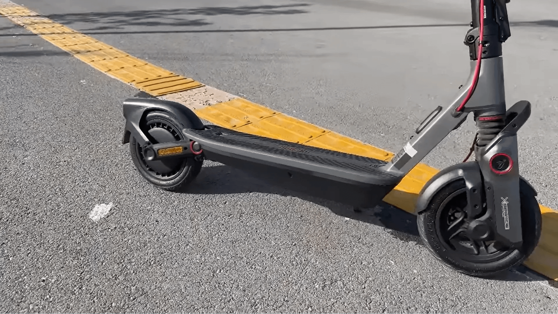 Clear view of the third generation F-series scooter F3/F3 Pro